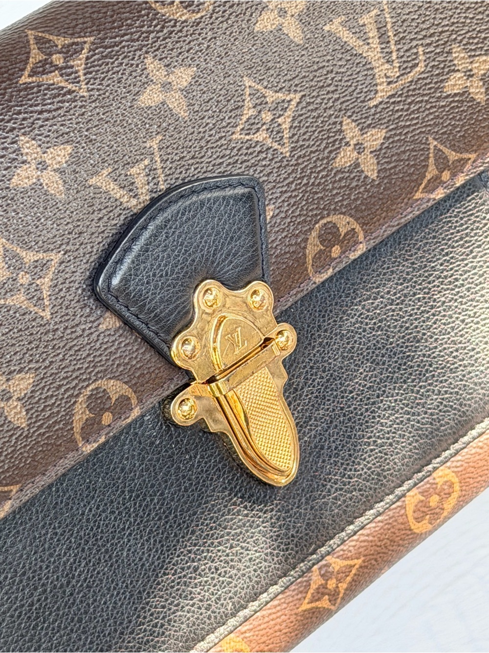 Authentic LV Victoire Monogram - Picture 15 of 16